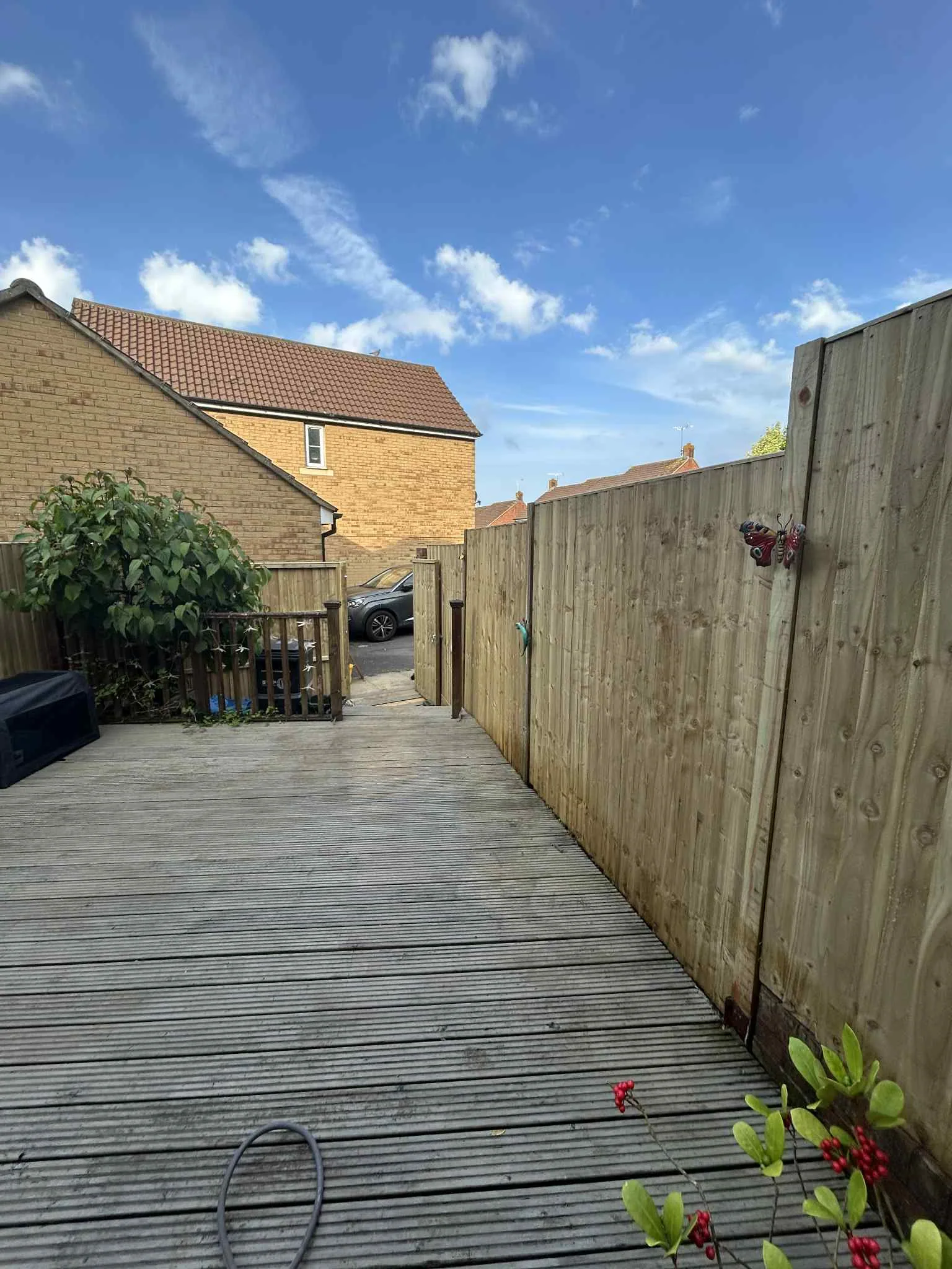 Custom fencing installation